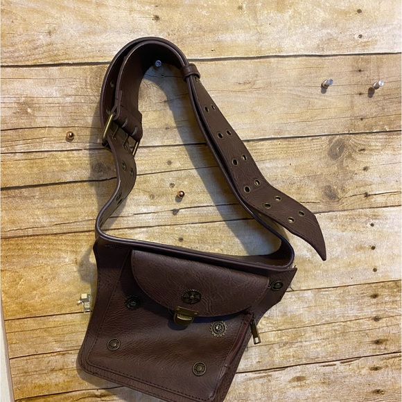 Steampunk Gear Studded Utility Belt - Picture 2 of 3